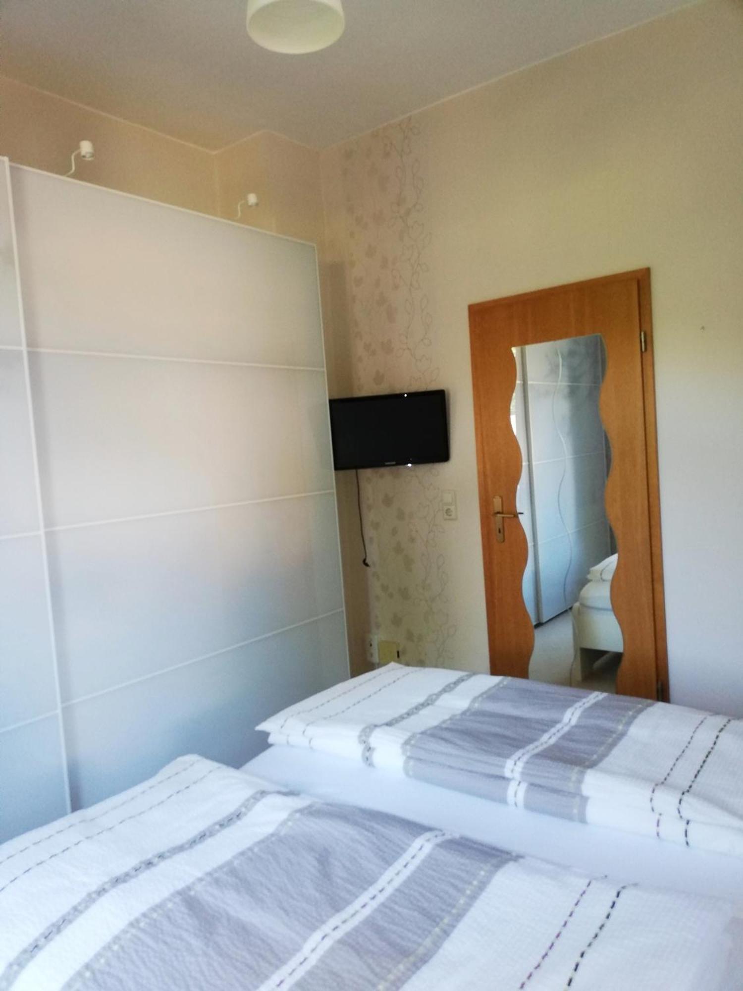Ferienwohnung Und Pension "Zur Aue" Konigsbruck Ngoại thất bức ảnh